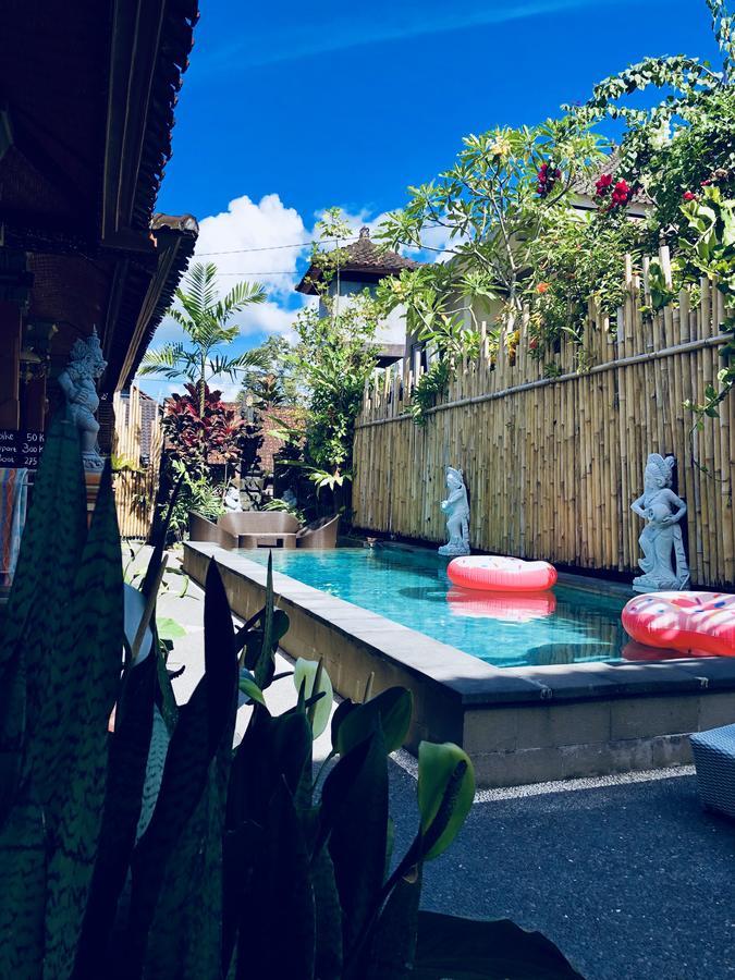 Inn Between Ubud Buitenkant foto
